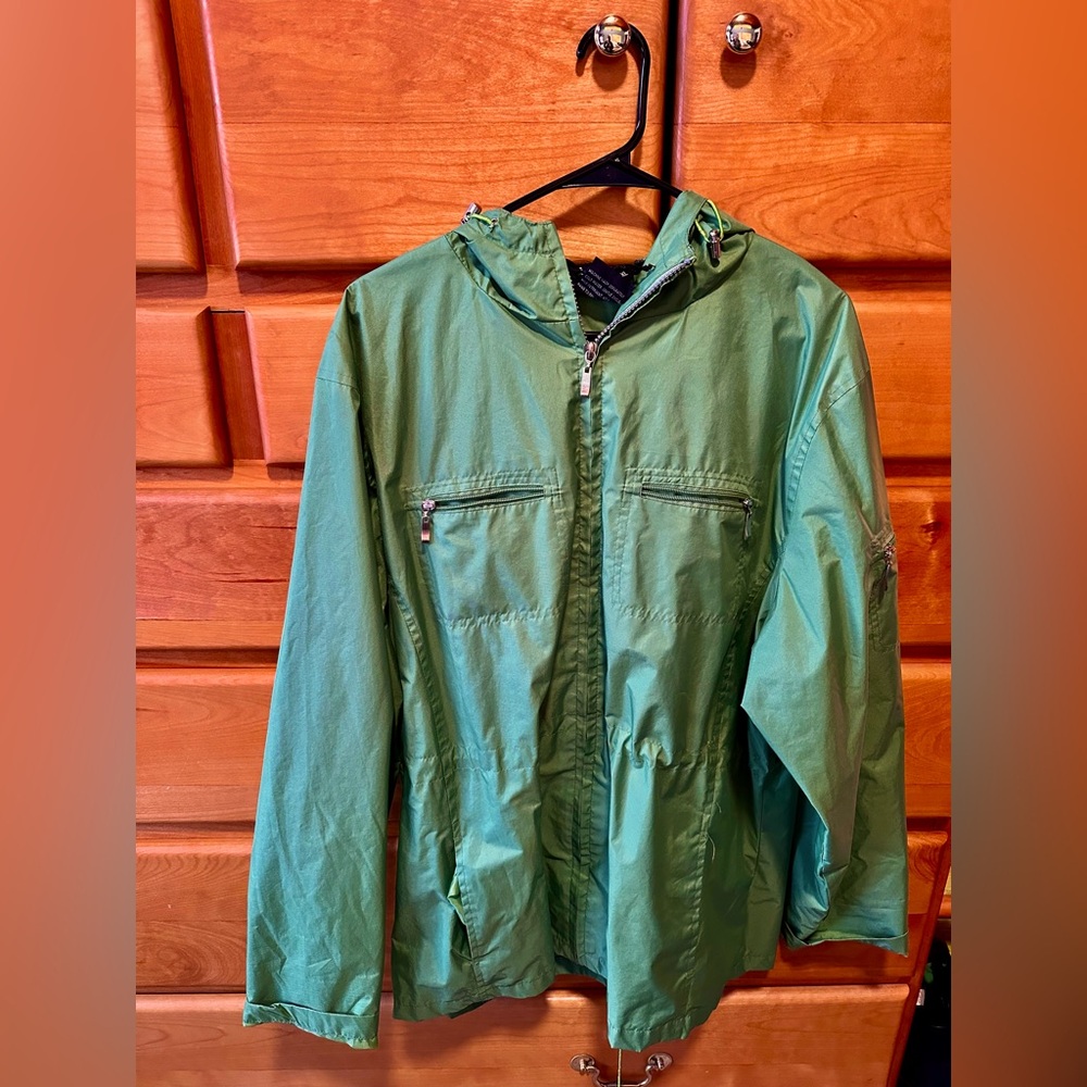Pretty green windbreaker rain coat jacket